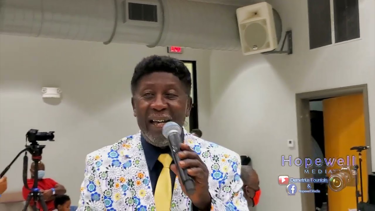 He sang the whole song - Doc McKenzie and the Hi-Lites 