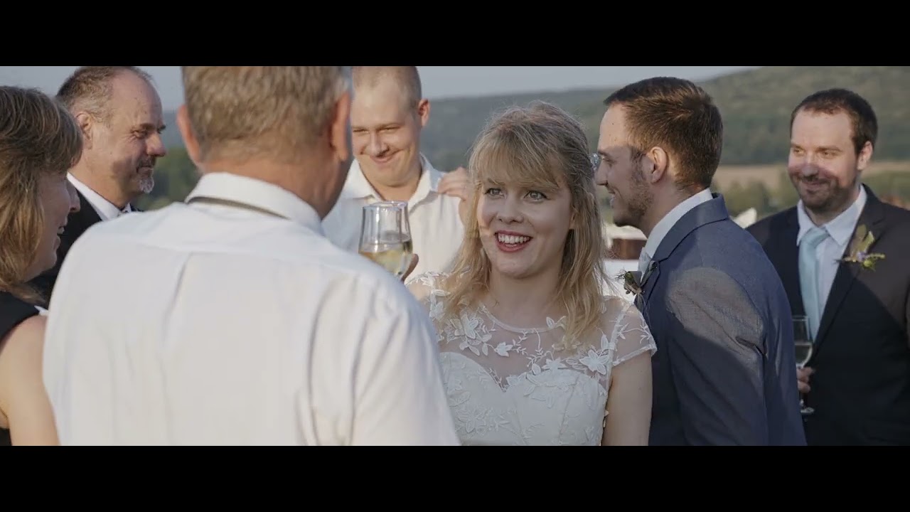 Kata &eacute;s &Aacute;d&aacute;m - Esk&uuml;vői Klip