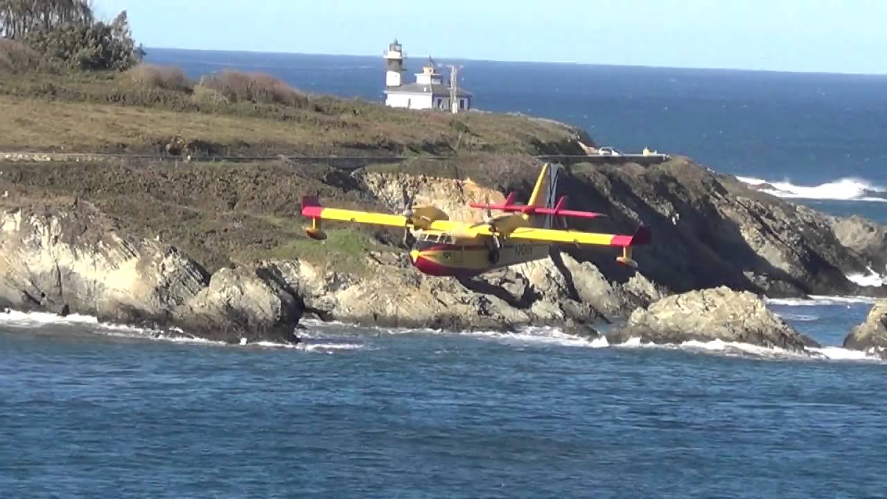 Hidroaviones cargando en la Ría del Eo.