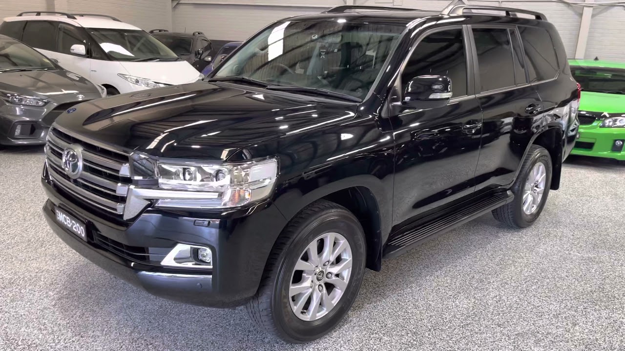 Toyota Landcruiser VX 2019 года выпуска, двигатель V8 Turbo Diesel, пробег всего 35 000 км!