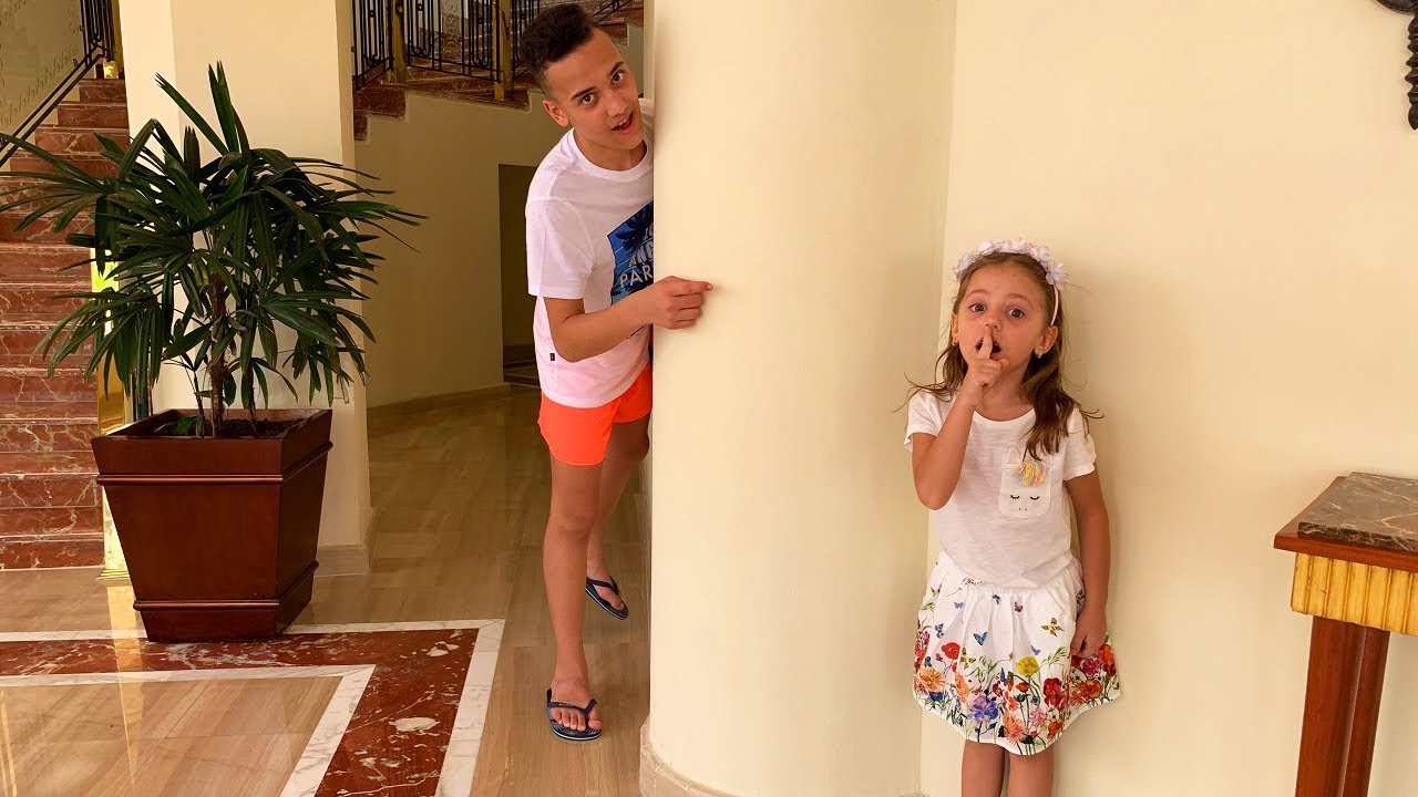 ПРЯТКИ в отеле с родителями ПОТЕРЯЛИ Настю ГДЕ искать КАК позвонить HIDE and SEEK Spot in the HOTEL