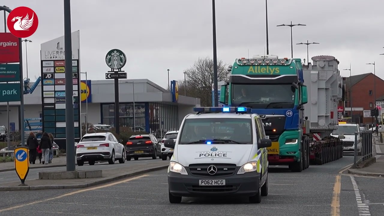 Enormous transporter carries 200-tonne 'abnormal load'
