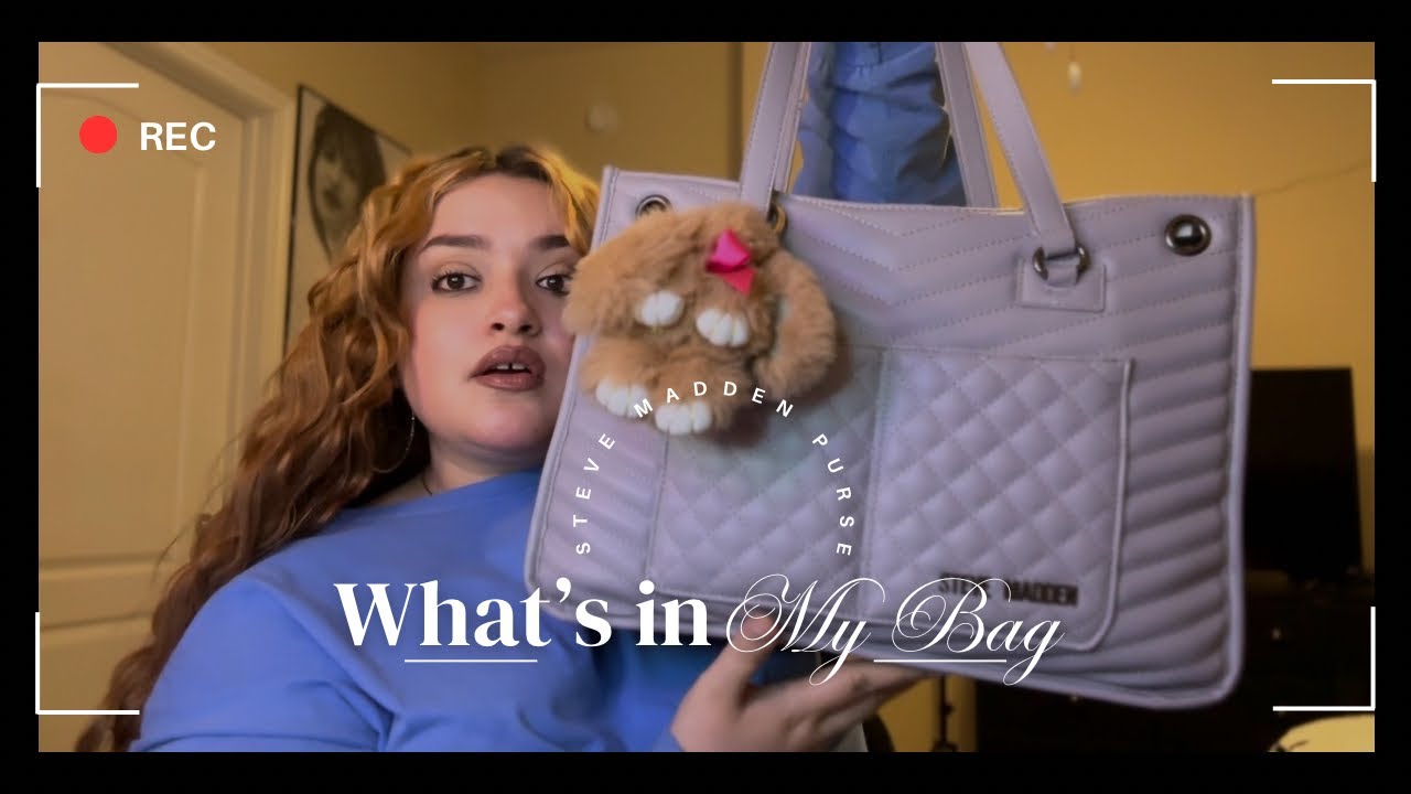 What&rsquo;s in my bag | Cleaning out my purse ✨