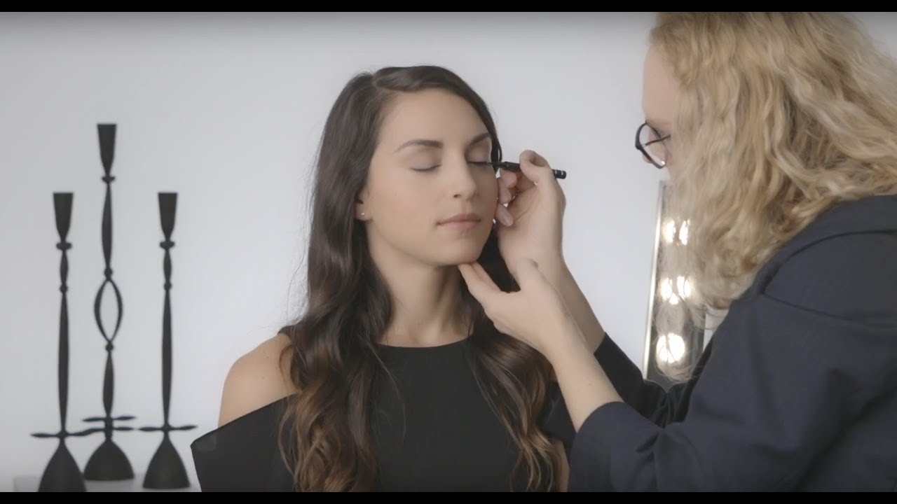 Un regard intense étape par étape