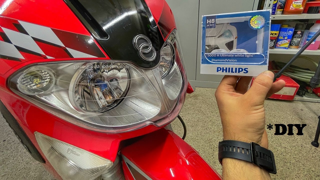 DIY | Gilera Runner VXR - How to change light bulbs (Philips)