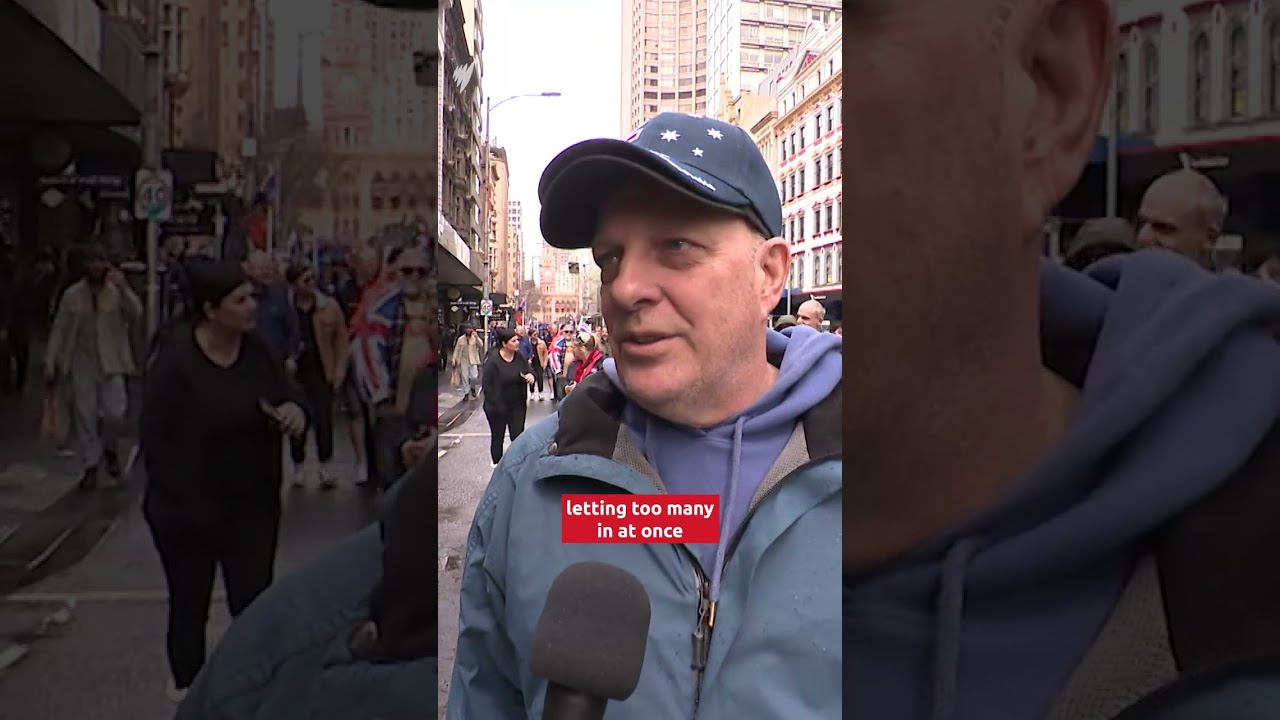 &lsquo;March for Australia&rsquo; rally and counter-protesters clash in Melbourne