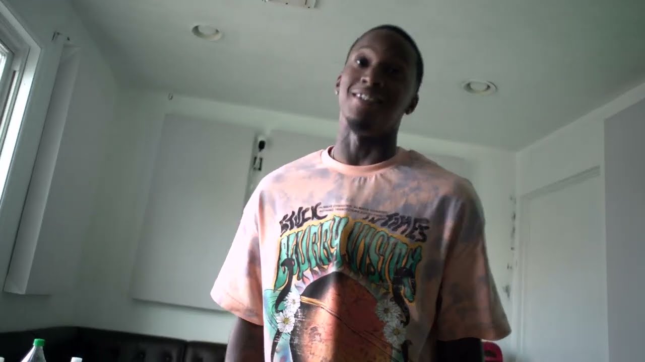 Beo Lil Kenny - One Foot In One Foot Out [ Documentary ]