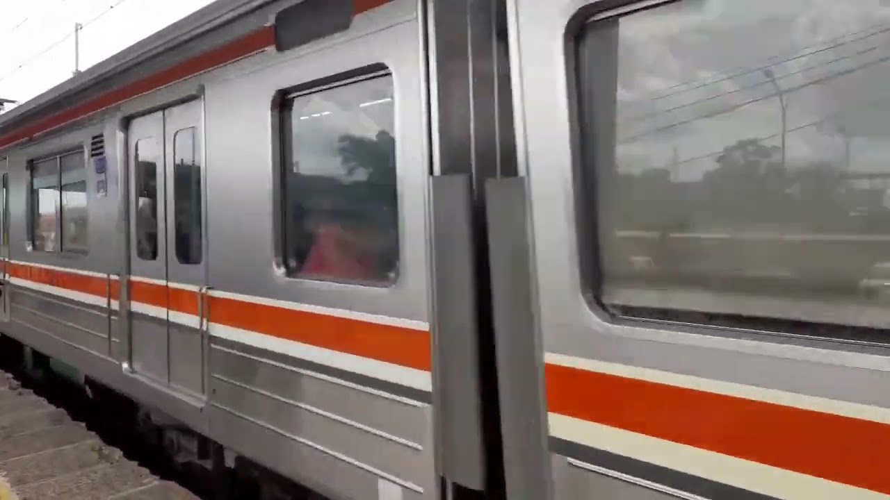 KRL JR 205 - 126 Masuk Stasiun Depok Baru