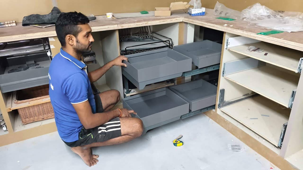 Kitchen में corner fitting kaise karen | kitchen corner Fly Box fitting मॉड्यूलर किचन कॉर्नर फिटिंग
