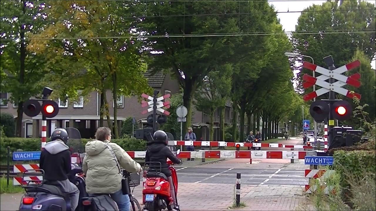 Spoorwegovergang Oss // Dutch railroad crossing