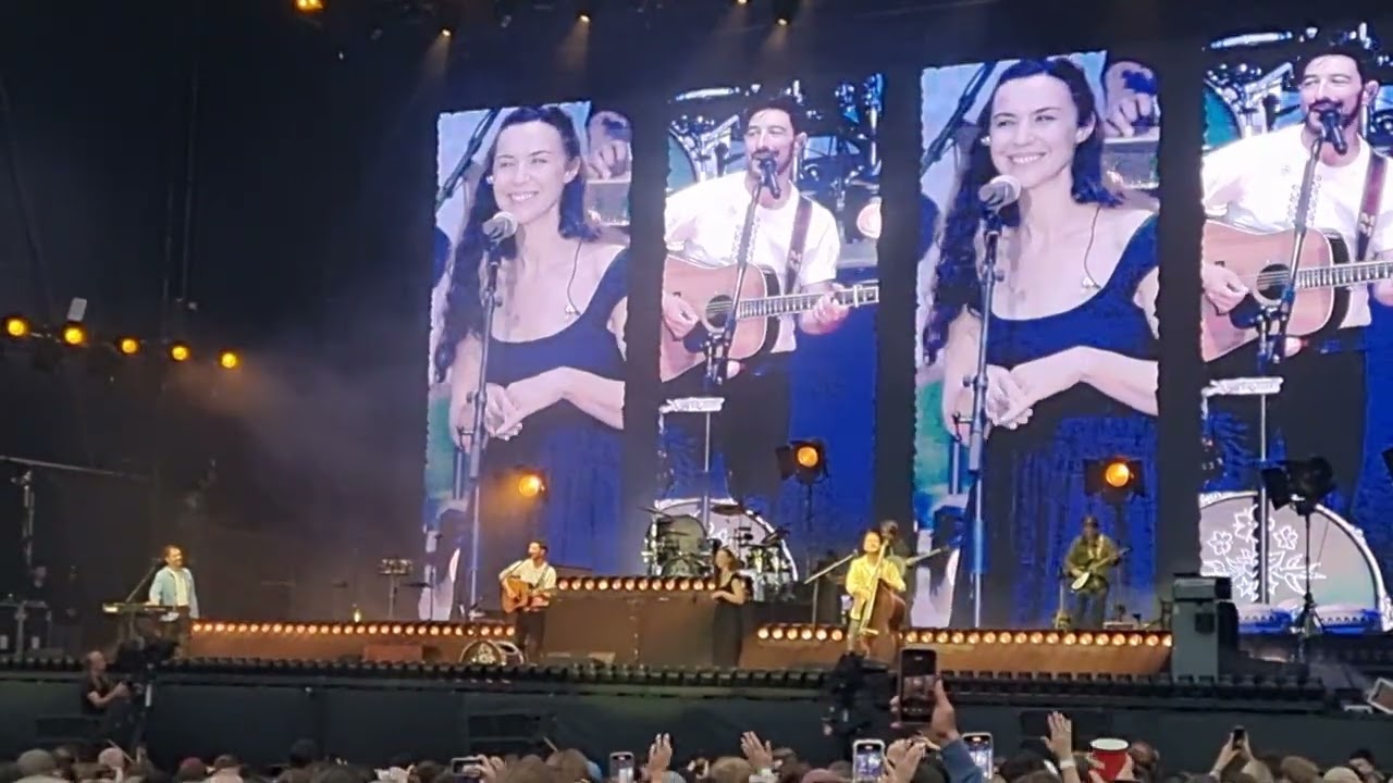 Mumford and Sons - Awake my soul (With Lisa Hannigan), Live at Malahide Castle  - 4th July 2025