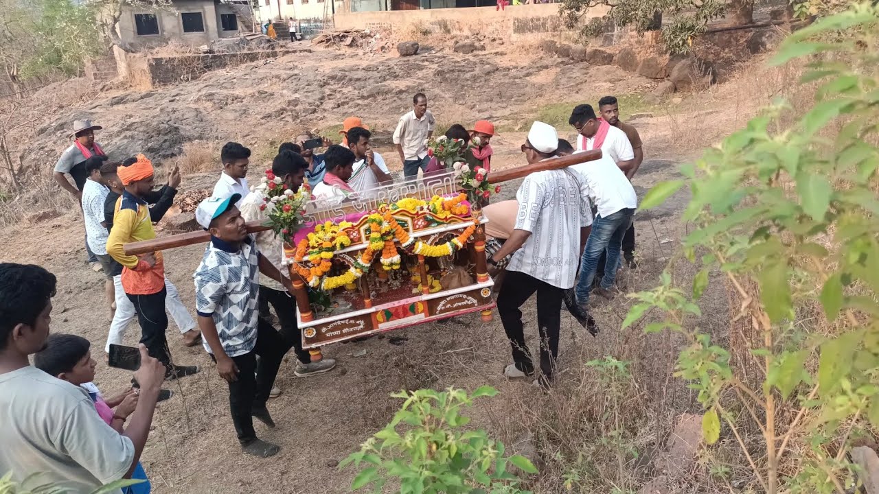 आंबवने पालखी शरण कशी काडते बघा