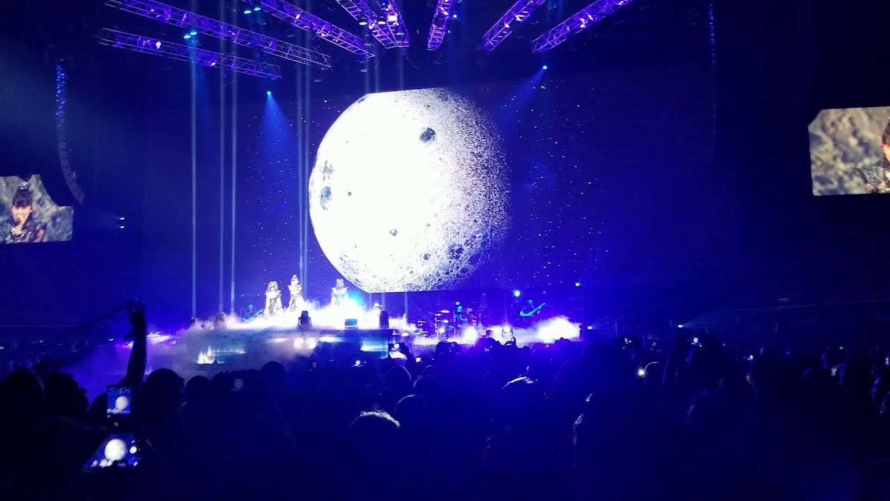 Babymetal - Shine - Live at The Forum