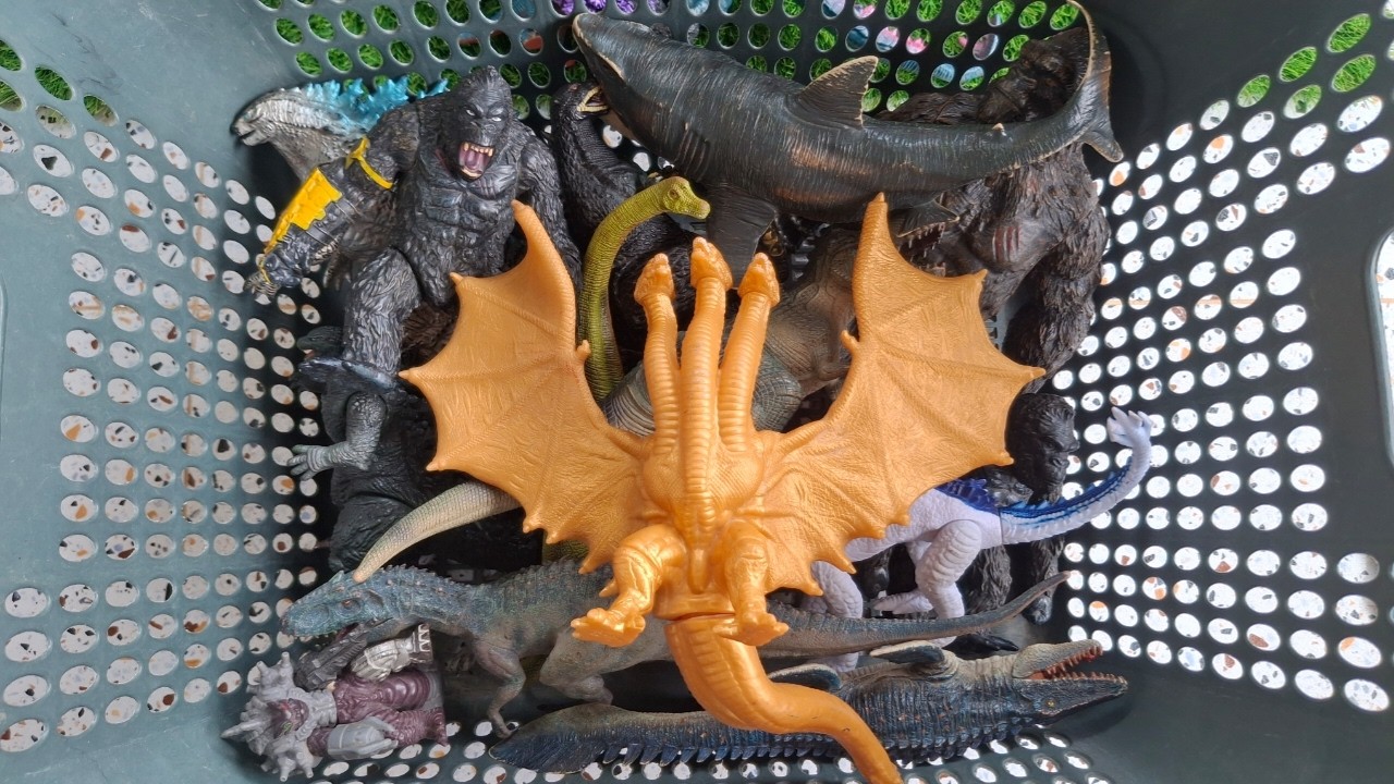 Hunting found Shin Godzilla,T Rex,indominus Rex,earth Godzilla,space Godzilla,kong,Ghidorah,skarking