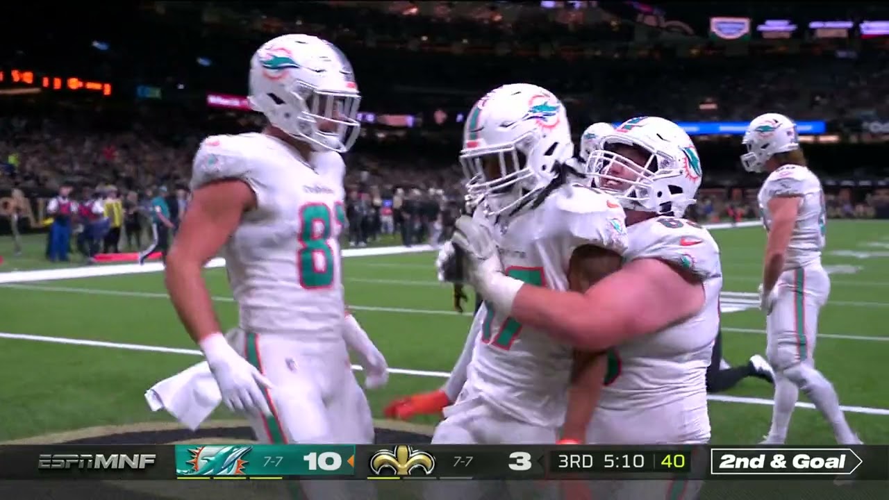 Jaylen Waddle Has The Best Touchdown Celebration