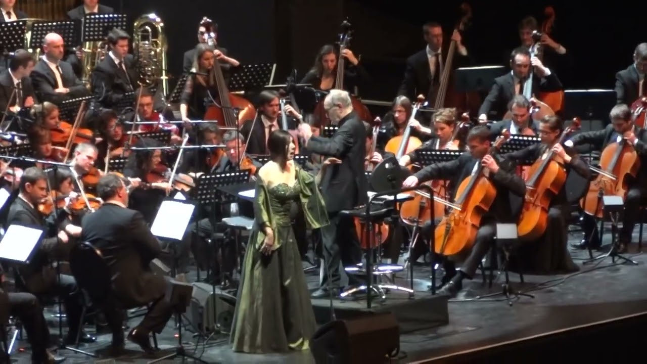 Ennio Morricone - The Dollars Trilogy Medley - Live in Prague 2014 O2 Arena