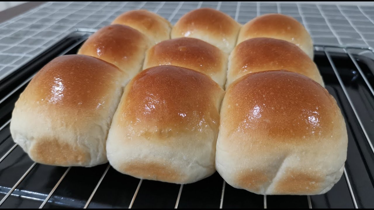 Soft and Fluffy Red Bean Buns | 超柔软、拉丝的豆沙小餐包，波兰种做法