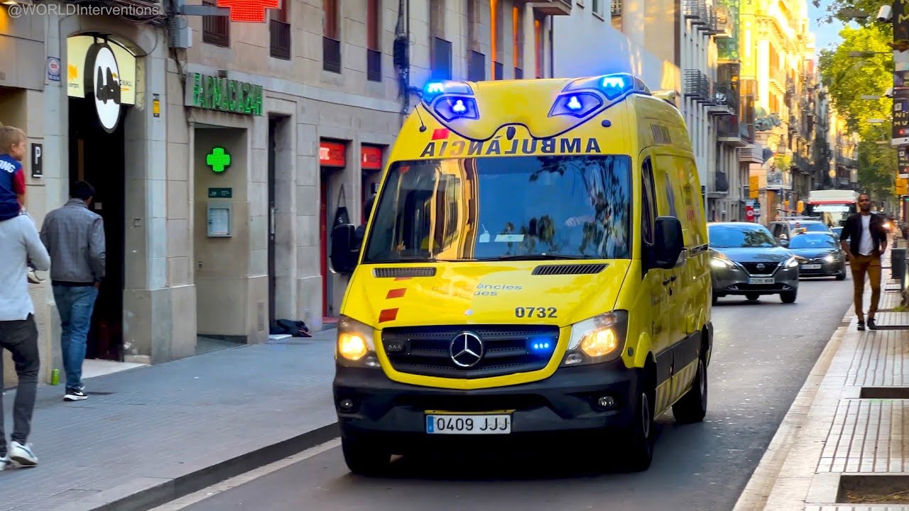 Ambulància+Mossos d'Esquadra Barcelona | Ambulance+Police Barcelona - responding