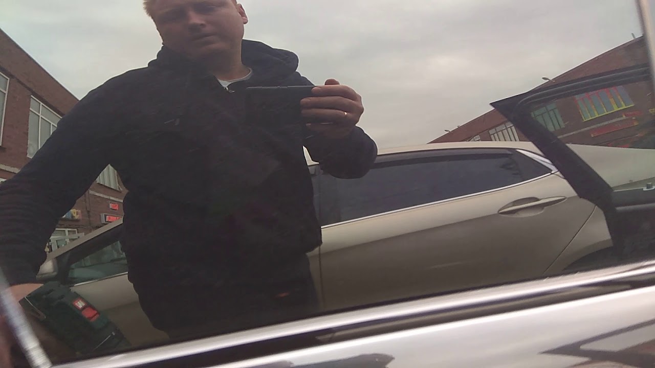 Как снять центральный подлокотник БМВ 7 е65, вилку ( бороду)