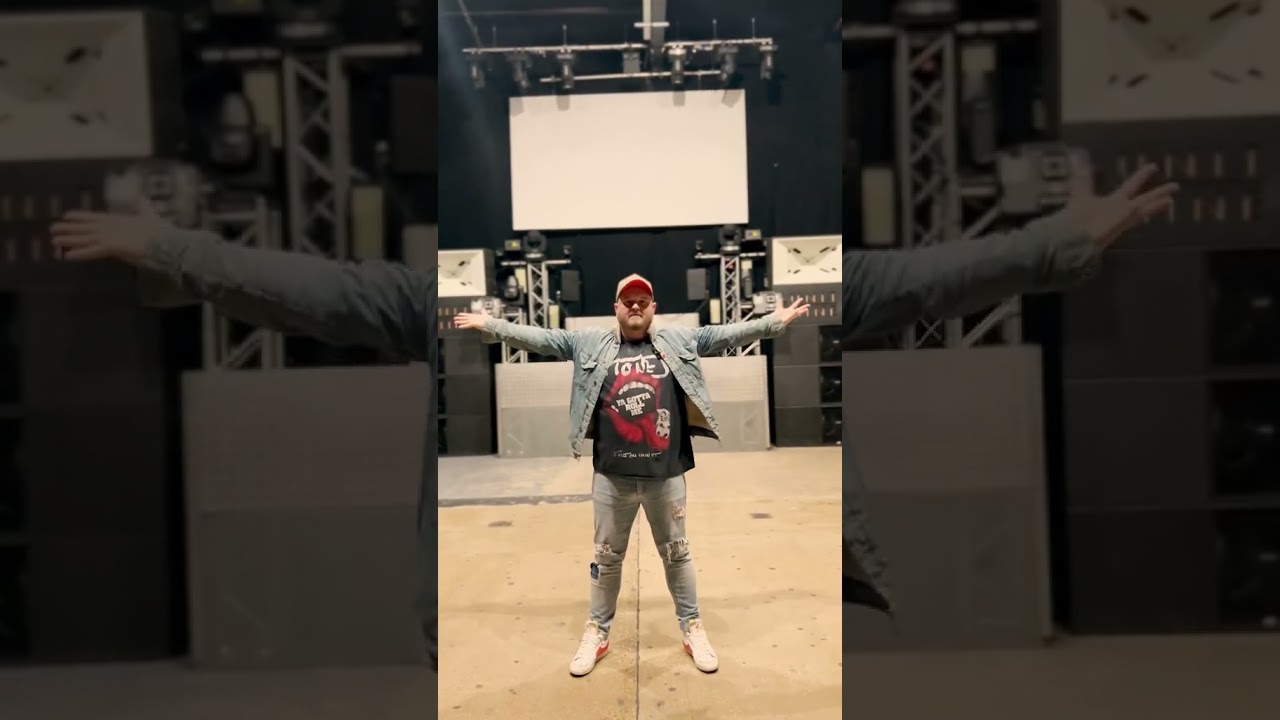 Here at Unit Nine the Dj is normally up here but for Playhouse... 