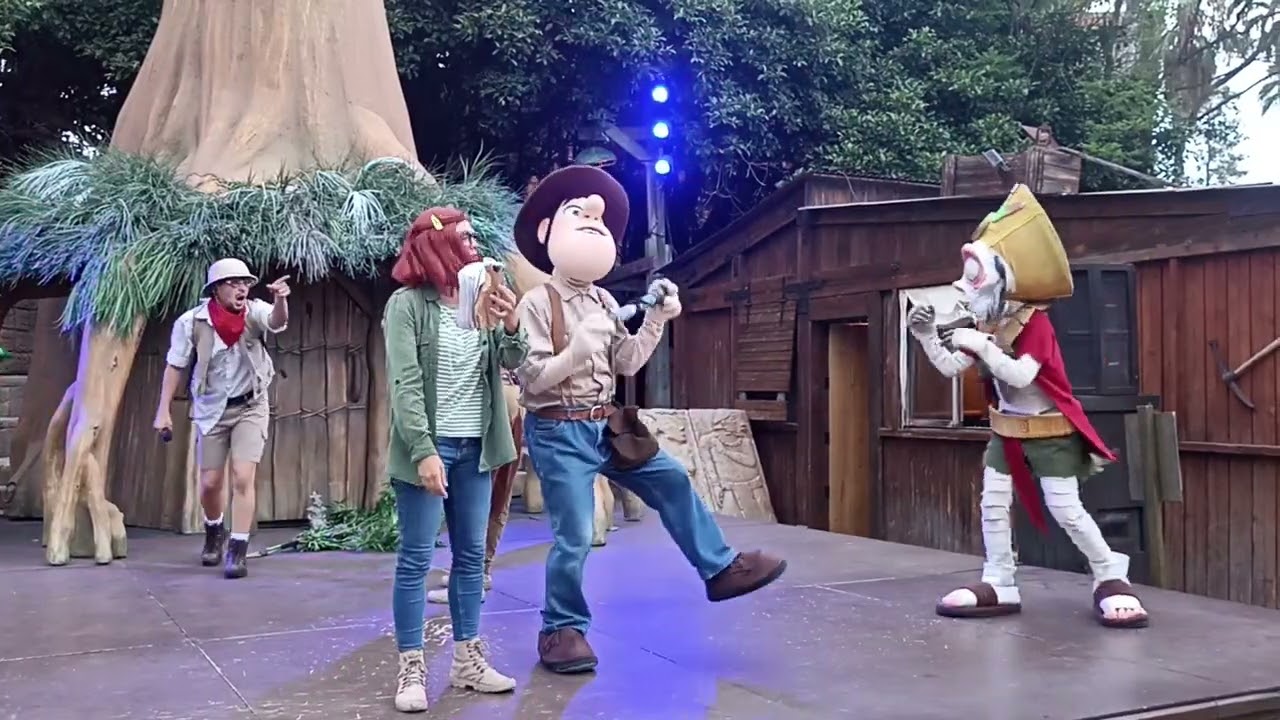 Portaventura World Tadeo Jones 3 , 2, 1... Vamos allá !! animación de calle en Portaventura World