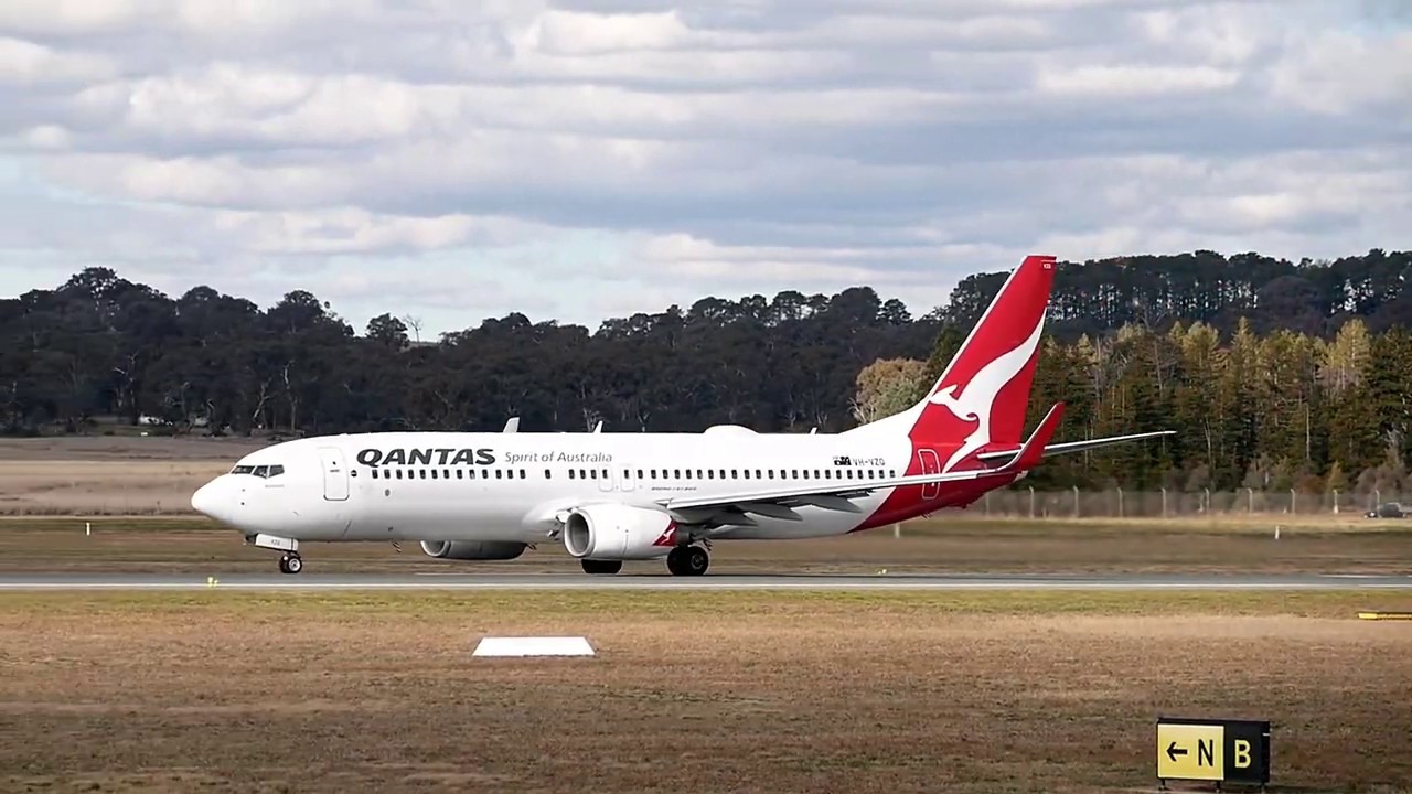 Winter afternoon takeoffs and landings at Canberra YSCB #CanberraInternational