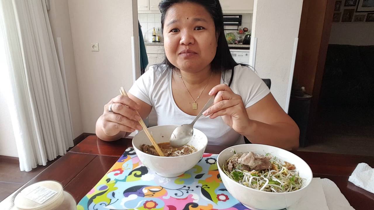 ทานก๋วยเตี่ยวแซ่บๆ  ครัว ออลแลนด์