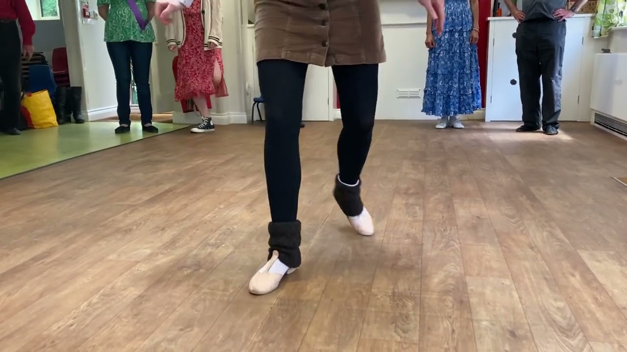 Guide to a beginner’s Quadrille step, Regency Chasse, Jeté and Assemblé