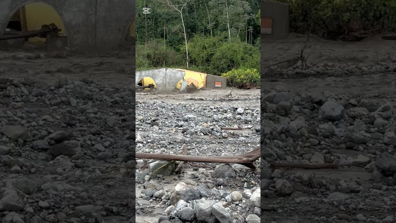 Vía huigra Alausi está inhabilitada el Puente está quedando bajo arena