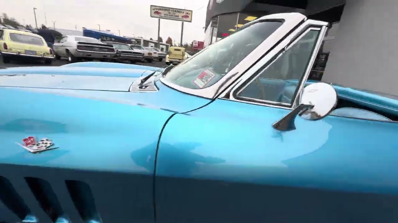 Кабриолет Chevrolet Corvette 1965 года продаётся в Affordable Classics Inc.