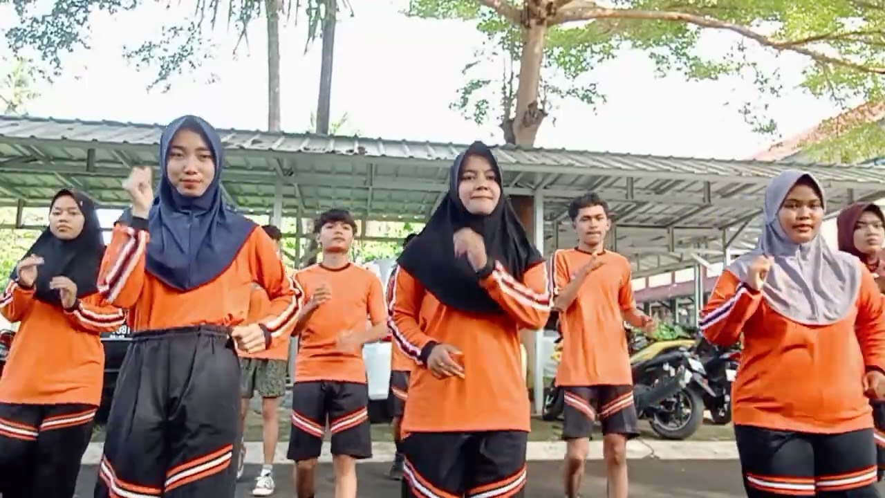 TUGAS PRAKTEK SENAM KELOMPOK 3 (gemu famire)