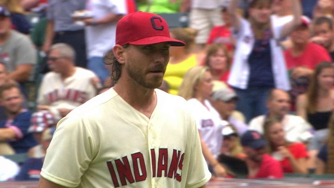 BOS@CLE: Tomlin pitches 7 2/3 solid innings