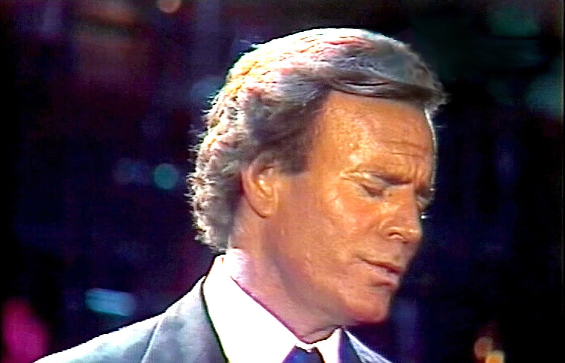 Julio Iglesias - Nathalie (Live-1989-sound enhancement)