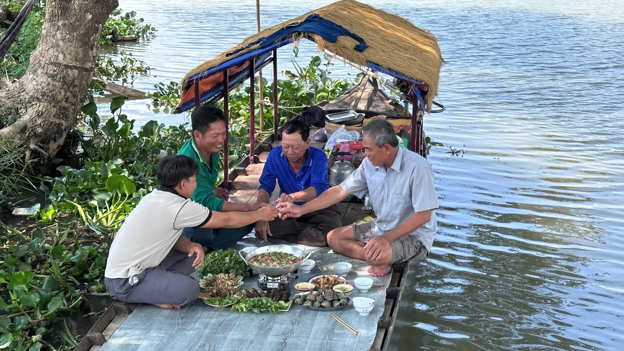 Góc Quê, Cá Trê Lẩu Mắm Lai Rai Trên Ghe 