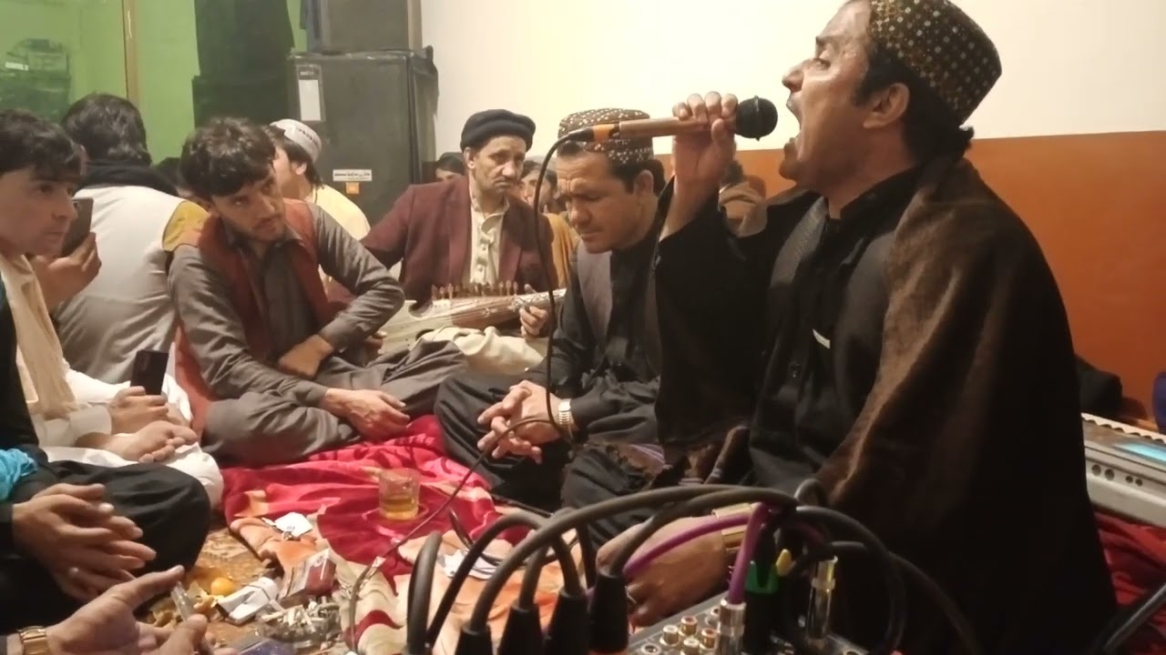 singer raziq showqi  niyamat hero chaman program  2 4
