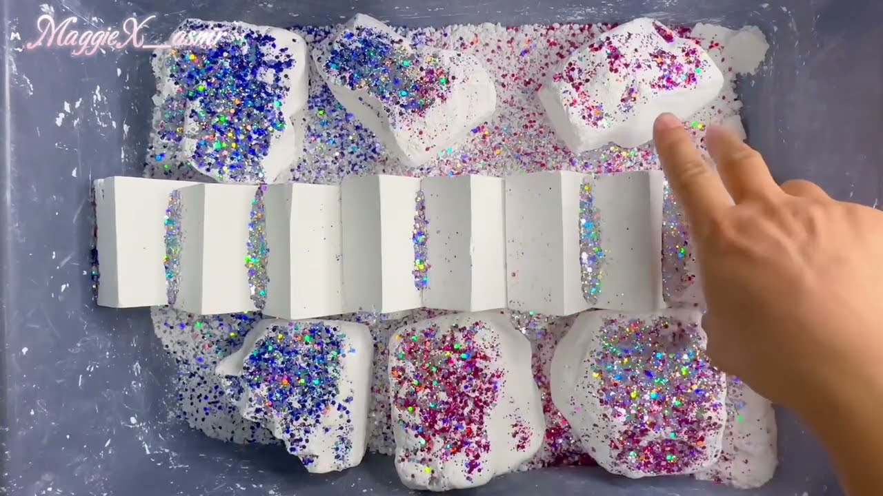 【Original】This video was recorded by my husband. He crushed gym chalk.Hope you all like it#gymchalk 