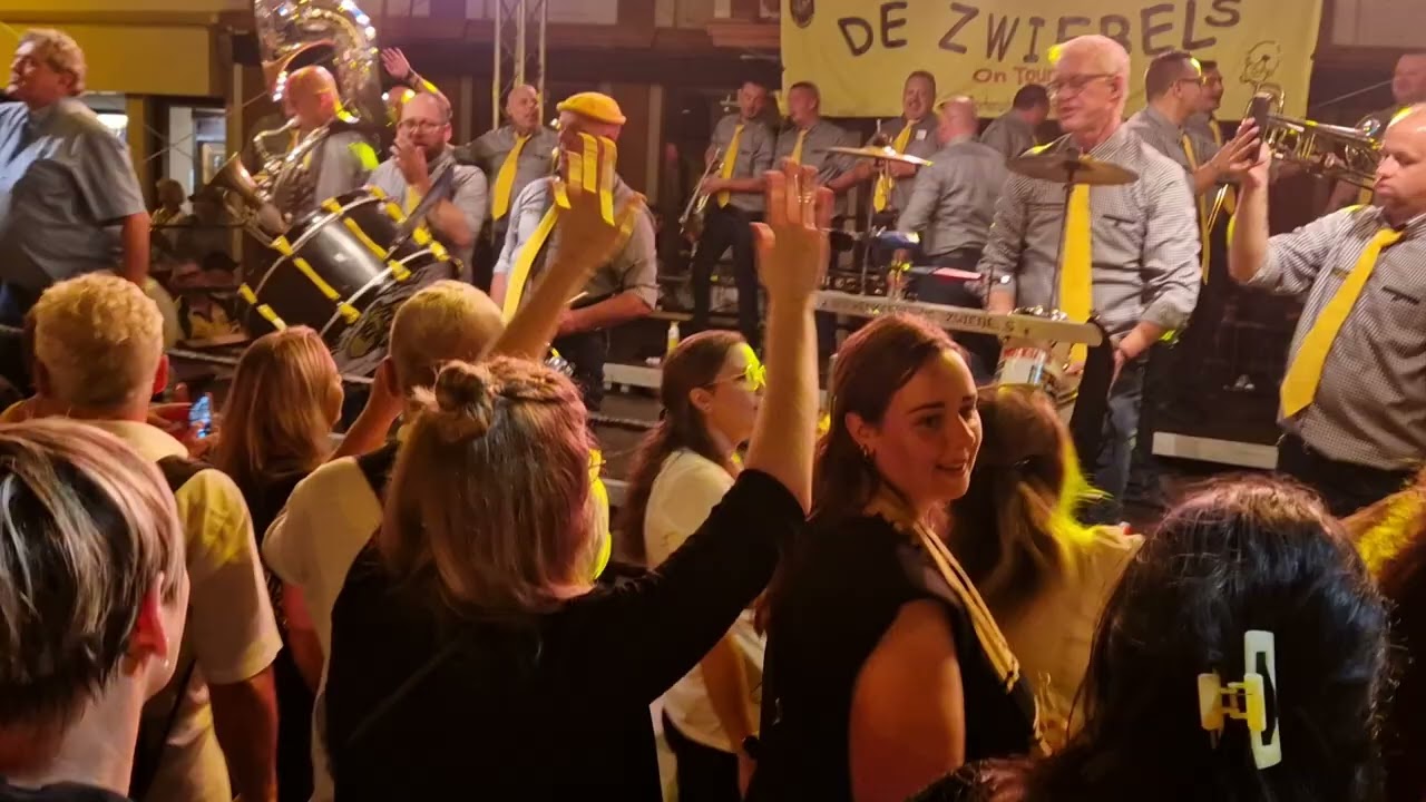 De Zwiebels beim Weinfest in Bernkastel Kues 2023 mit "Sierra Madre". 🤗