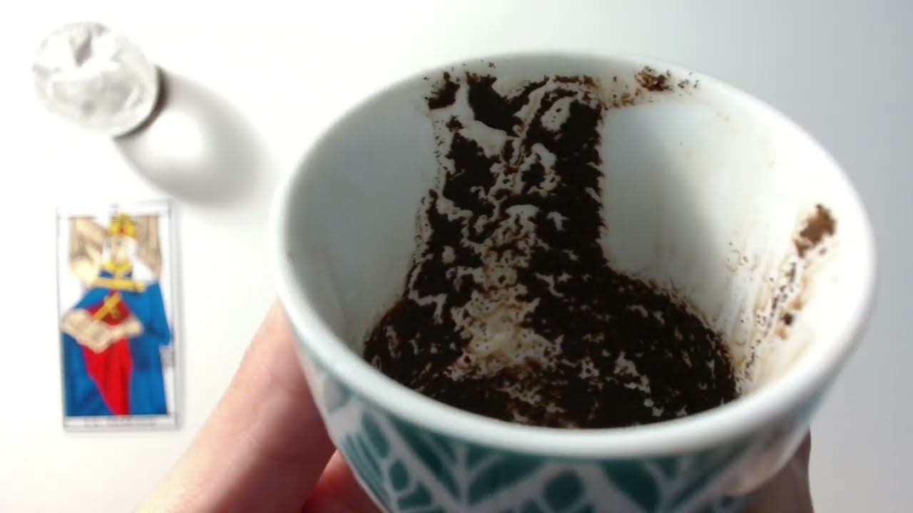 Cosa c'è nel tuo destino? 🔮 (Lettura dei Fondi di Caffè)