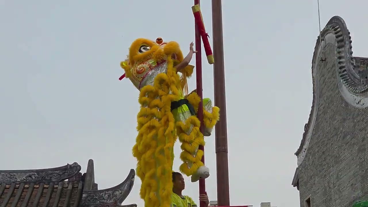 佛山祖庙高杆醒狮采青 The lion pick up the target in Foshan Ancestral Temple
