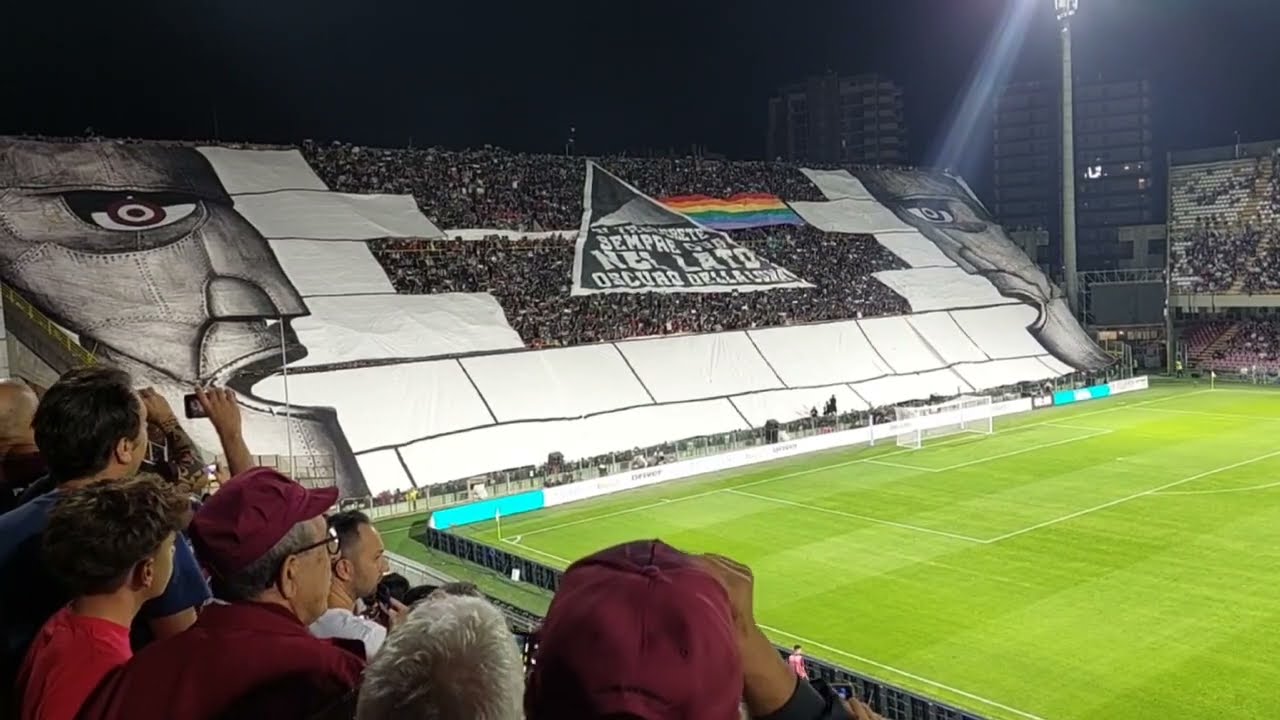 Italian Fans Pull Off Giant Pink Floyd Tribute