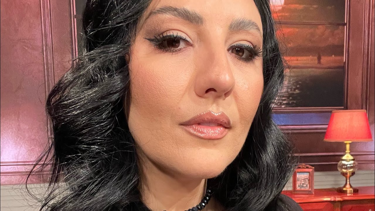 Burcu Göktürk-Gecenin matemini aşkıma örtüp sarayım