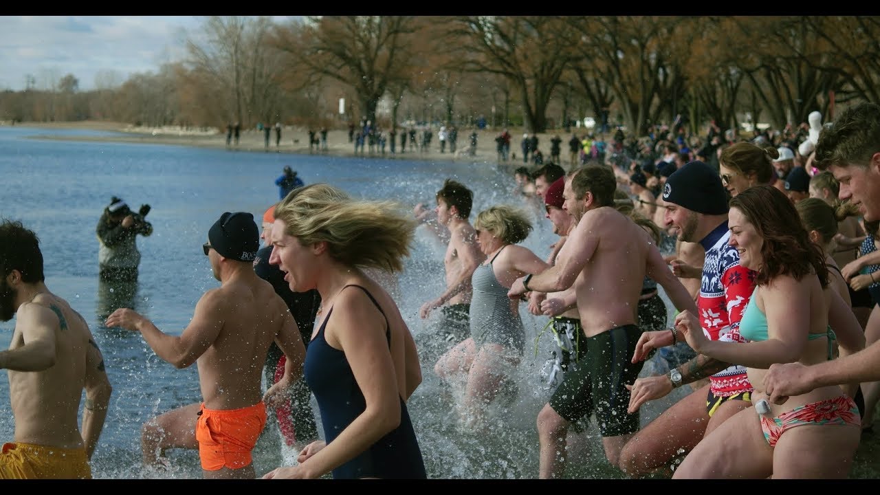 2019 Toronto Polar Bear Dip on New Year&rsquo;s Day at Sunnyside Beach