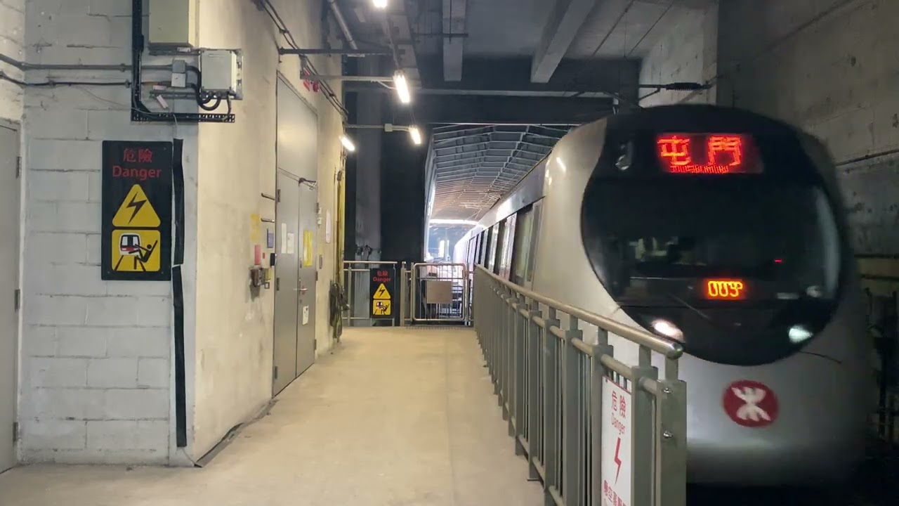 The train to Hung Hom is arriving. Please let passengers exit first. MTR announcement