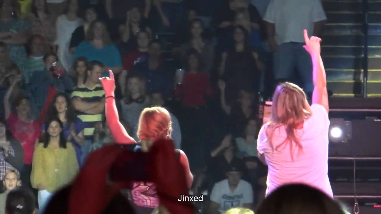 Kelly Clarkson - We are young / Already gone (Nashville)