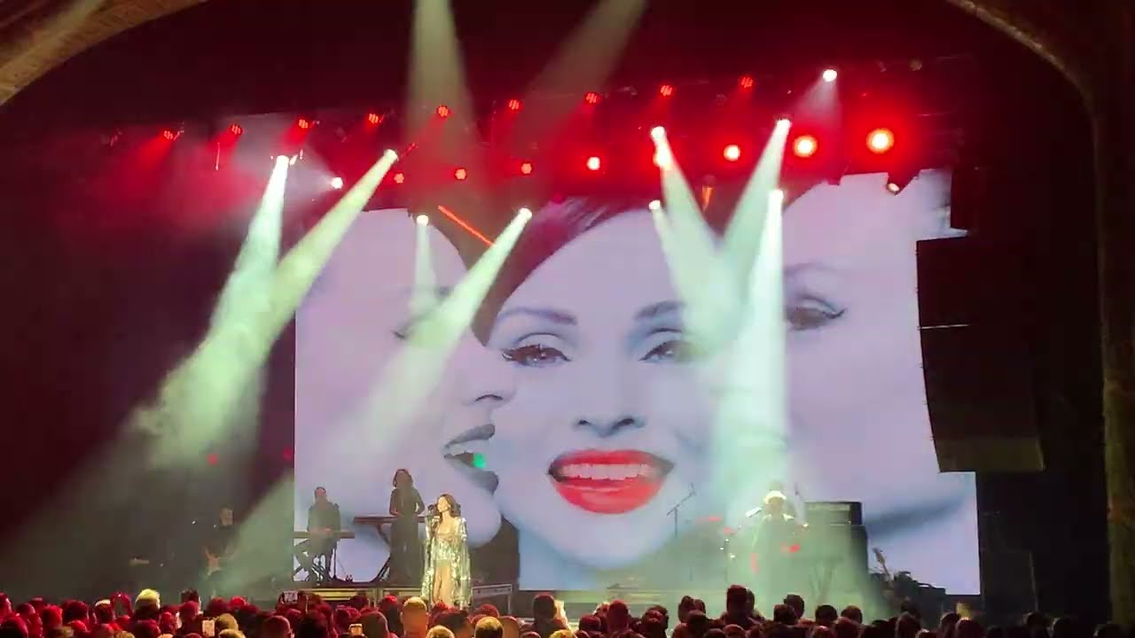 Sophie Ellis-Bextor - Freedom Of The Night/Not Giving Up on Love - Forum - Melb, Aus - 6 Feb 2026