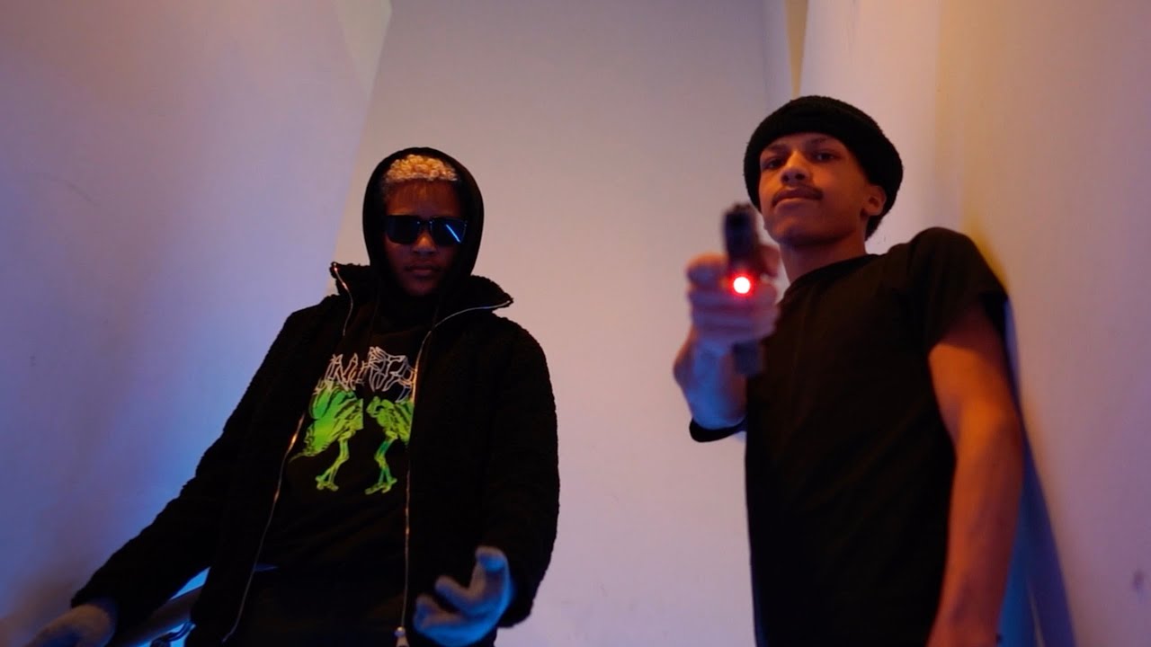 Snow Banks ft. Iayze - Walk In Dis (Official Video)