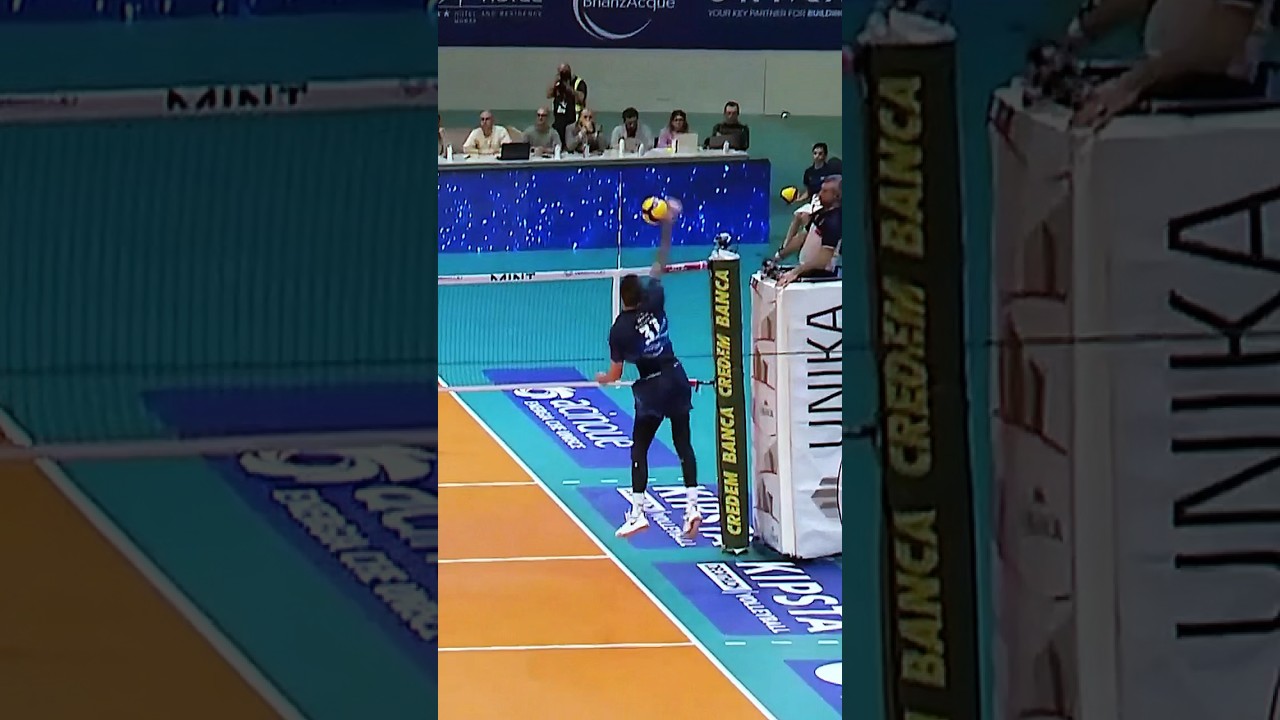 The empty net is unlocked 😮&zwj;💨 #epicvolleyball #volleyballworld #volleyball