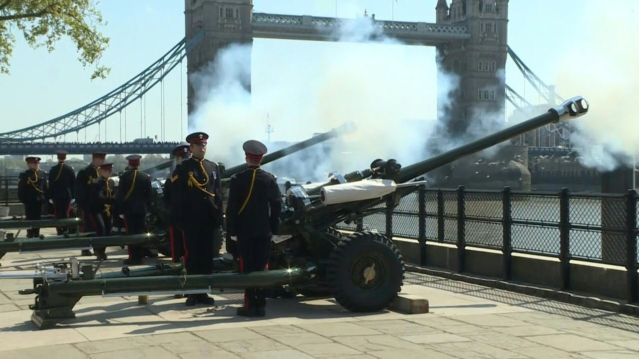 London: gun salute at Tower of London for Queen's 96th birthday | AFP