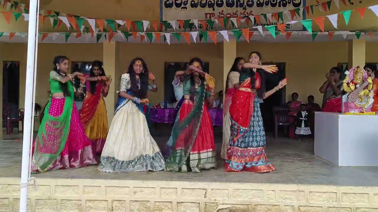 చంద్రధన గ్రామంలో స్వాతంత్ర దినోత్సవ సందర్భంగా విద్యార్థుల  డాన్స్ ప్రదర్శన 🙏నీ మెడలో నా మెడలో పాట 🙏
