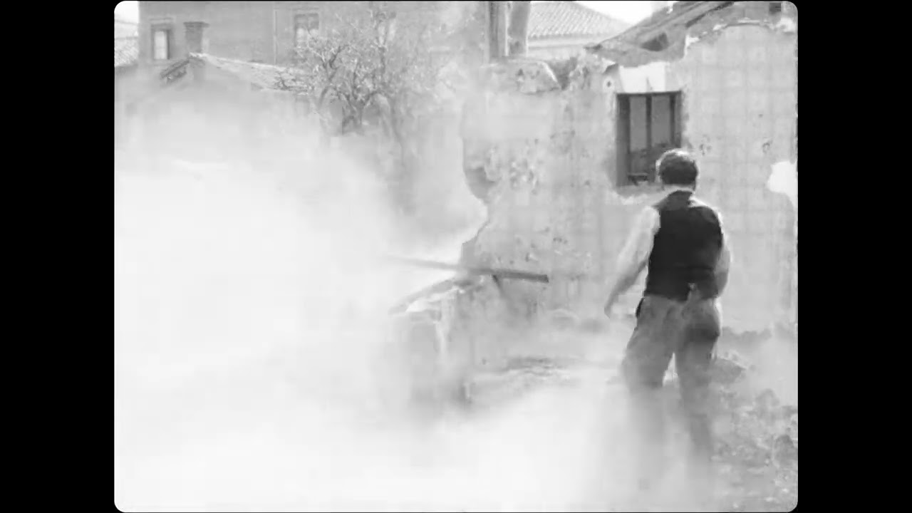 D&eacute;molition d'un mur - 1895 Public Domain Film